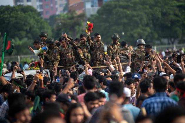 Protests In Bangladesh People are celebrating at the Parliament House after the fall of the country s Prime Minister Sheikh Hasina in Dhaka, Bangladesh, on August 6, 2024. Dhaka Bangladesh Copyright: xSyedxMahamudurxRahmanx originalFilename: rahman-notitle240805_npAEY