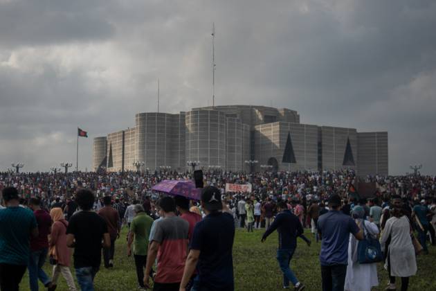 Protests In Bangladesh People are celebrating at the Parliament House after the fall of the country s Prime Minister Sheikh Hasina in Dhaka, Bangladesh, on August 6, 2024. Dhaka Bangladesh Copyright: xSyedxMahamudurxRahmanx originalFilename: rahman-notitle240805_npAlj