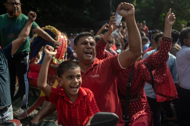Protests In Bangladesh People are celebrating the fall of the country s Prime Minister Sheikh Hasina in Dhaka, Bangladesh, on August 6, 2024. Dhaka Bangladesh Copyright: xSyedxMahamudurxRahmanx originalFilename: rahman-notitle240805_npbtd