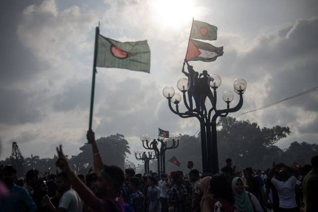Protests In Bangladesh People are celebrating at the Parliament House after the fall of the country s Prime Minister Sheikh Hasina in Dhaka, Bangladesh, on August 6, 2024. Dhaka Bangladesh Copyright: xSyedxMahamudurxRahmanx originalFilename: rahman-notitle240805_npGa5