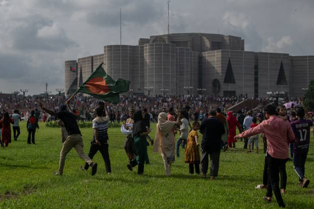 Protests In Bangladesh People are celebrating at the Parliament House after the fall of the country s Prime Minister Sheikh Hasina in Dhaka, Bangladesh, on August 6, 2024. Dhaka Bangladesh Copyright: xSyedxMahamudurxRahmanx originalFilename: rahman-notitle240805_npSXs