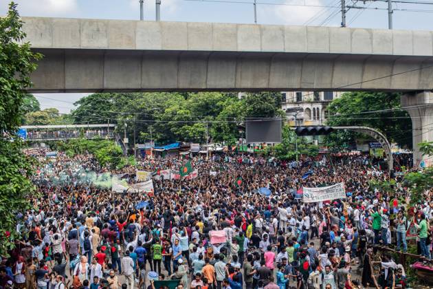 Dhaka celebrate the resignation of the Prime Minister - 05 Aug 2024 Anti-government protestors participate in the celebrations. Thousands of people are celebrating the resignation of Bangladeshi Prime Minister Sheikh Hasina. Protests in Bangladesh that began as student-led demonstrations against government hiring rules in July culminated on August 5, in the prime minister fleeing and the military announcing it would form an interim government. Dhaka Bangladesh Copyright: xSazzadxHossainx xSOPAxImagesx Anti-government protestors celebrate _sazzad hossain (16)