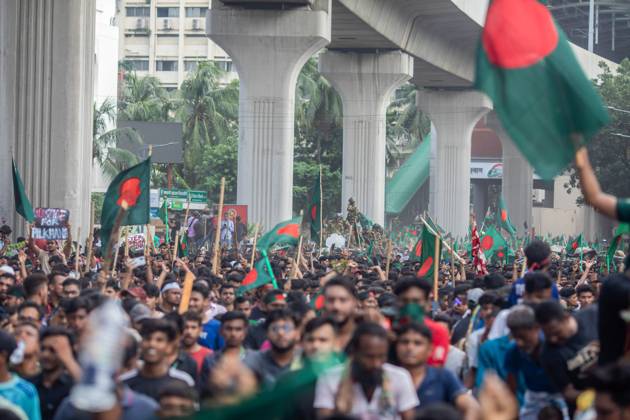 Dhaka celebrate the resignation of the Prime Minister - 05 Aug 2024 Anti-government protestors participate in the celebrations. Thousands of people are celebrating the resignation of Bangladeshi Prime Minister Sheikh Hasina. Protests in Bangladesh that began as student-led demonstrations against government hiring rules in July culminated on August 5, in the prime minister fleeing and the military announcing it would form an interim government. Dhaka Bangladesh Copyright: xSazzadxHossainx xSOPAxImagesx Anti-government protestors celebrate _sazzad hossain (42)