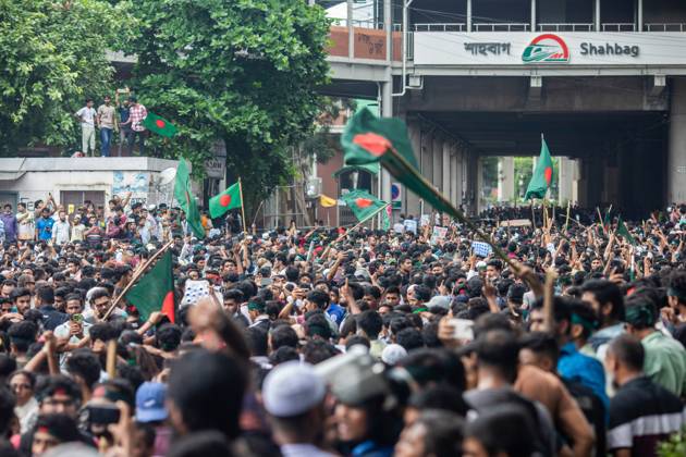 Dhaka celebrate the resignation of the Prime Minister - 05 Aug 2024 Anti-government protestors gather at Shahbag near Dhaka University area during the celebrations. Thousands of people are celebrating the resignation of Bangladeshi Prime Minister Sheikh Hasina. Protests in Bangladesh that began as student-led demonstrations against government hiring rules in July culminated on August 5, in the prime minister fleeing and the military announcing it would form an interim government. Dhaka Bangladesh Copyright: xSazzadxHossainx xSOPAxImagesx Anti-government protestors celebrate _sazzad hossain (6)