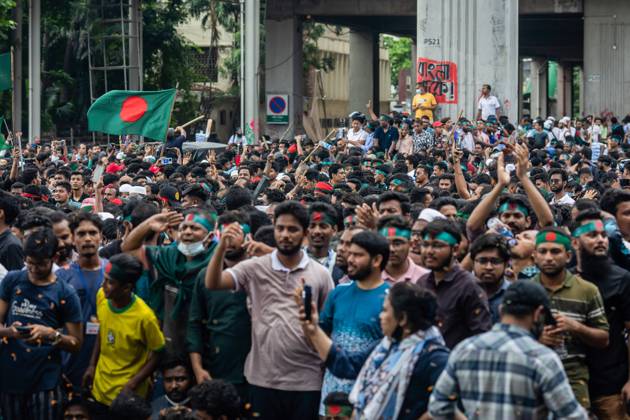Dhaka celebrate the resignation of the Prime Minister - 05 Aug 2024 Anti-government protestors gather at Shahbag near Dhaka University area during the celebrations. Thousands of people are celebrating the resignation of Bangladeshi Prime Minister Sheikh Hasina. Protests in Bangladesh that began as student-led demonstrations against government hiring rules in July culminated on August 5, in the prime minister fleeing and the military announcing it would form an interim government. Dhaka Bangladesh Copyright: xSazzadxHossainx xSOPAxImagesx Anti-government protestors celebrate _sazzad hossain (7)