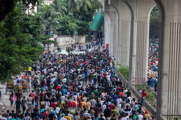 Dhaka celebrate the resignation of the Prime Minister - 05 Aug 2024 Anti-government protestors participate in the celebrations. Thousands of people are celebrating the resignation of Bangladeshi Prime Minister Sheikh Hasina. Protests in Bangladesh that began as student-led demonstrations against government hiring rules in July culminated on August 5, in the prime minister fleeing and the military announcing it would form an interim government. Dhaka Bangladesh Copyright: xSazzadxHossainx xSOPAxImagesx Anti-government protestors celebrate _sazzad hossain (37)