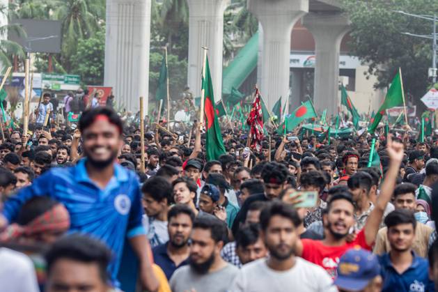 Dhaka celebrate the resignation of the Prime Minister - 05 Aug 2024 Anti-government protestors participate in the celebrations. Thousands of people are celebrating the resignation of Bangladeshi Prime Minister Sheikh Hasina. Protests in Bangladesh that began as student-led demonstrations against government hiring rules in July culminated on August 5, in the prime minister fleeing and the military announcing it would form an interim government. Dhaka Bangladesh Copyright: xSazzadxHossainx xSOPAxImagesx Anti-government protestors celebrate _sazzad hossain (44)