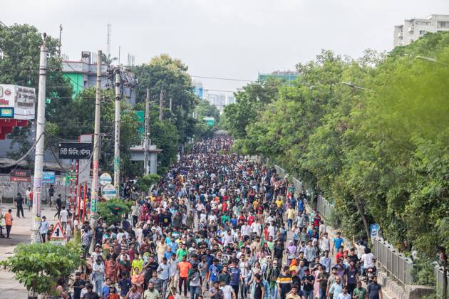 Dhaka celebrate the resignation of the Prime Minister - 05 Aug 2024 Anti-government protestors participate in the celebrations. Thousands of people are celebrating the resignation of Bangladeshi Prime Minister Sheikh Hasina. Protests in Bangladesh that began as student-led demonstrations against government hiring rules in July culminated on August 5, in the prime minister fleeing and the military announcing it would form an interim government. Dhaka Bangladesh Copyright: xSazzadxHossainx xSOPAxImagesx Anti-government protestors celebrate _sazzad hossain (46)