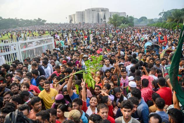 August 5, 2024, Dhaka, Bangladesh: Anti-government protestors gather at the parliament house during the celebrations. Thousands of People celebrate the resignation of Bangladeshi Prime Minister Sheikh Hasina. Protests in Bangladesh that began as student-led demonstrations against government hiring rules in July culminated on August 5, in the Prime Minister fleeing and the military announcing it would form an interim government. Dhaka Bangladesh - ZUMAs197 20240805_aaa_s197_103 Copyright: xPiyasxBiswasx