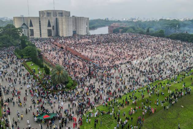 Thousands of People celebrate in Dhaka - 05 Aug 2024 (EDITORS NOTE: Image taken with drone) Thousands of People gather at the parliament house in Dhaka during the celebrations. Thousands of people are celebrating the resignation of Bangladeshi Prime Minister Sheikh Hasina. Protests in Bangladesh that began as student-led demonstrations against government hiring rules in July culminated on August 5, with the Prime Minister fleeing and the military announcing it would form an interim government. Dhaka Bangladesh Copyright: xSazzadxHossainx xSOPAxImagesx Thousands of People celebrate _Sazzad Hossain (5)