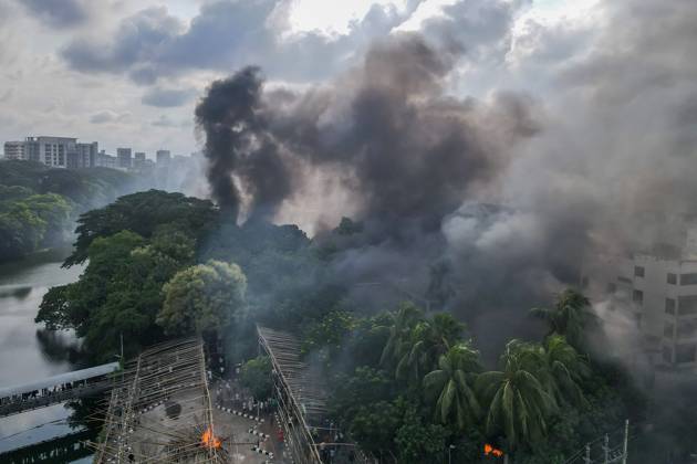 Thousands of People celebrate in Dhaka - 05 Aug 2024 (EDITORS NOTE: Image taken with drone) Anti-government protestors set ablaze the entrance area of Bangabandhu Memorial Museum in Dhaka during the celebrations. Thousands of people are celebrating the resignation of Bangladeshi Prime Minister Sheikh Hasina. Protests in Bangladesh that began as student-led demonstrations against government hiring rules in July culminated on August 5, with the Prime Minister fleeing and the military announcing it would form an interim government. Dhaka Bangladesh Copyright: xSazzadxHossainx xSOPAxImagesx Thousands of People celebrate _Sazzad Hossain