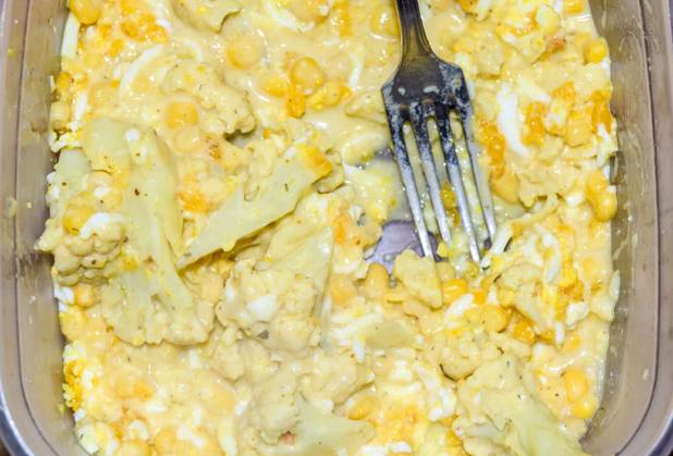  Breakfast of eggs, corn and broccoli in a container and with, Breakfast of eggs, corn and broccoli in a container and with a fork., Breakfast of eggs, corn and broccoli in a container and with a fork., 27.10.2023, Copyright: xfotogigi85x Panthermedia36083464.jpg