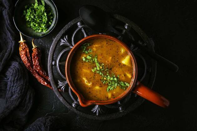 IMAGO Creative, Herbst, Food, Gulasch Hungarian hot goulash soup, beef, tomato, pepper, chili, smoked paprika soup. Traditional Hungarian dish., Hungarian hot goulash soup, beef, tomato, pepper, chili, smoked paprika soup. Traditional Hungarian dish., Hungarian hot goulash soup, beef, tomato, pepper, chili, smoked paprika soup. Traditional Hungarian dish., 06.01.2024, Copyright: xBrebcax Panthermedia36410193.jpg