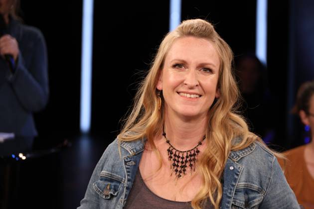 Lydia Möcklinghoff, zoologist and author, guest on the NDR Talk Show, photo session on 10 7 2024 in the Hamburg Lokstedt television studio before the program on 9 8 2024 on NDR television