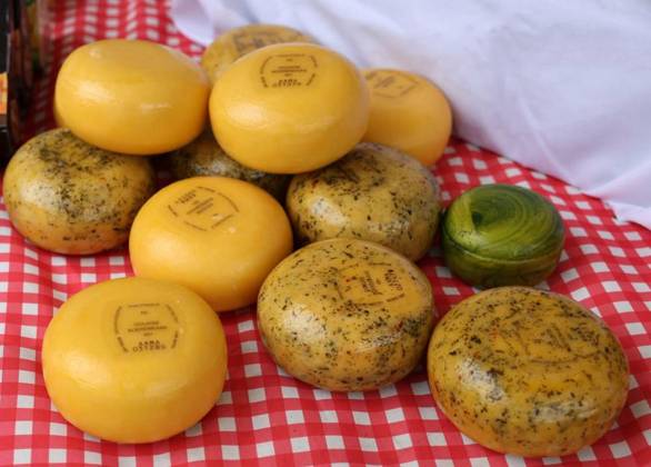 Traditional Dutch Gouda cheese at a street stall on Thursday traditional cheese market day in Gouda, the Netherlands, Gouda, the Netherlands - April 20, 2023: Traditional Dutch Gouda cheese at a street stall on Thursday traditional cheese market day in Gouda, the Netherlands, Gouda, the Netherlands - April 20, 2023: Traditional Dutch Gouda cheese at a street stall on Thursday traditional cheese market day in Gouda, the Netherlands, 13.03.2024, Copyright: xwjarekx Panthermedia36911432.jpg
