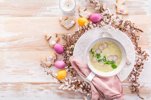  Vegetable soup with zucchini, cauliflower and radish for Easter with colorful eggs, Vegetable soup with zucchini, cauliflower and radish for Easter with colorful eggs, Vegetable soup with zucchini, cauliflower and radish for Easter with colorful eggs, 22.03.2024, Copyright: xBrebcax Panthermedia36960980.jpg