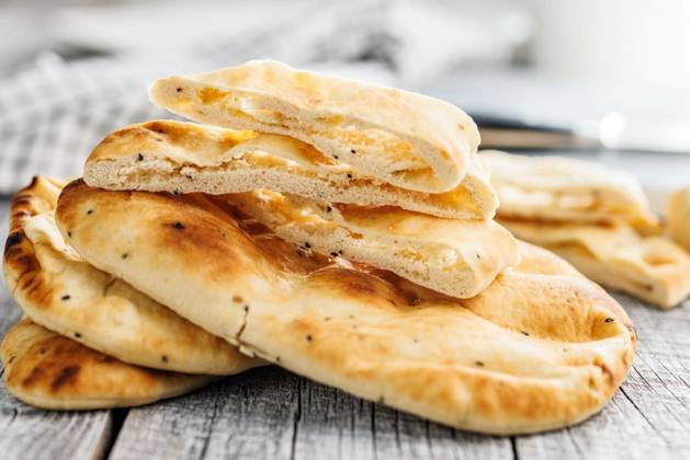 IMAGO Creative, Food, Brot, Naan Freshly Baked Naan Bread on wooden table, Freshly Baked Naan Bread on a wooden table, Freshly Baked Naan Bread on a wooden table, 19.03.2024, Copyright: xjirkaejcx Panthermedia36938772.jpg