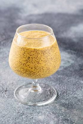  Mango chia pudding, Chia pudding with mango pulp and almond milk, Chia pudding with mango pulp and almond milk, 22.05.2024, Copyright: xAlex9500x Panthermedia37303355.jpg