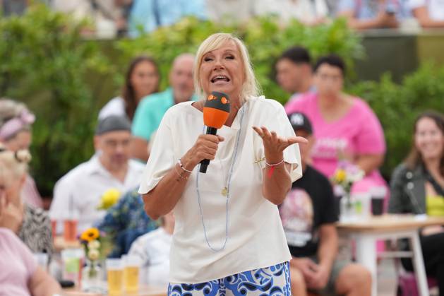 ZDF Fernsehgarten presenter Andrea Kiwi Kiewel in the entertainment show ZDF Fernsehgarten on 18 08 2024 in Mainz Mainz ZDF Fernsehgarten Rheinland Pfalz