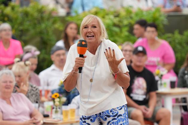 ZDF Fernsehgarten presenter Andrea Kiwi Kiewel in the entertainment show ZDF Fernsehgarten on 18 08 2024 in Mainz Mainz ZDF Fernsehgarten Rheinland Pfalz