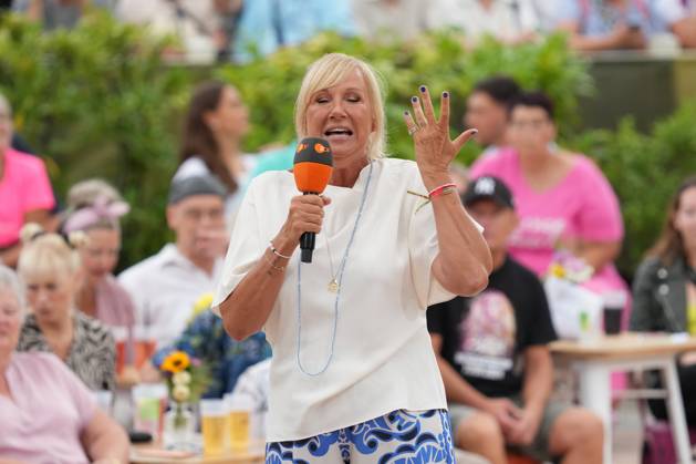 ZDF Fernsehgarten presenter Andrea Kiwi Kiewel in the entertainment show ZDF Fernsehgarten on 18 08 2024 in Mainz Mainz ZDF Fernsehgarten Rheinland Pfalz