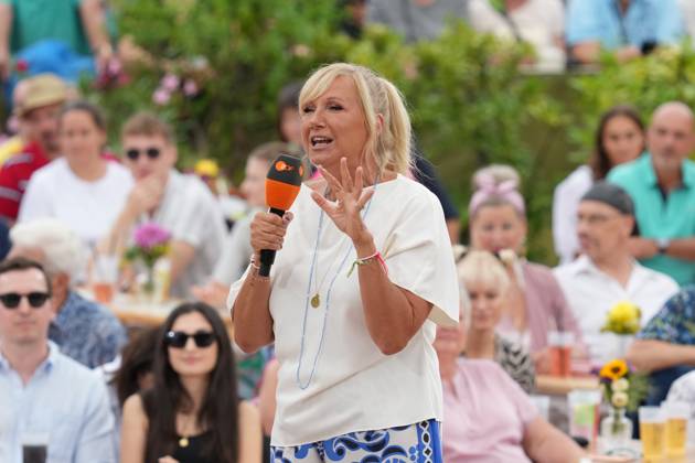 ZDF Fernsehgarten presenter Andrea Kiwi Kiewel in the entertainment show ZDF Fernsehgarten on 18 08 2024 in Mainz Mainz ZDF Fernsehgarten Rheinland Pfalz
