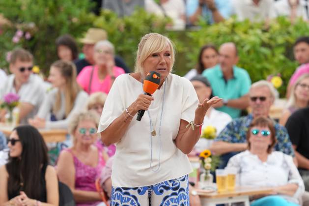 ZDF Fernsehgarten presenter Andrea Kiwi Kiewel in the entertainment show ZDF Fernsehgarten on 18 08 2024 in Mainz Mainz ZDF Fernsehgarten Rheinland Pfalz