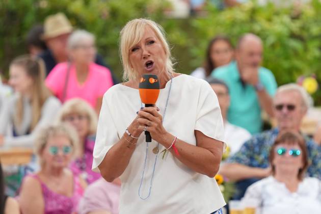 ZDF Fernsehgarten presenter Andrea Kiwi Kiewel in the entertainment show ZDF Fernsehgarten on 18 08 2024 in Mainz Mainz ZDF Fernsehgarten Rheinland Pfalz