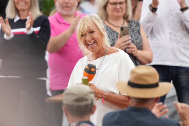 ZDF Fernsehgarten presenter Andrea Kiwi Kiewel in the entertainment show ZDF Fernsehgarten on 18 08 2024 in Mainz Mainz ZDF Fernsehgarten Rheinland Pfalz