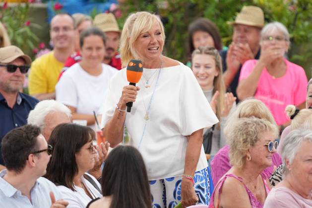 ZDF Fernsehgarten presenter Andrea Kiwi Kiewel in the entertainment show ZDF Fernsehgarten on 18 08 2024 in Mainz Mainz ZDF Fernsehgarten Rheinland Pfalz