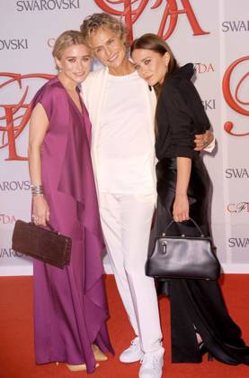 Ashley Olsen and Mary-Kate Olsen with Lauren Hutton at the 2012 CFDA Fashion Awards at Alice Tully Hall in New York City - 04 June 2012 FAM45196 Copyright: x FAMOUSx 42257837