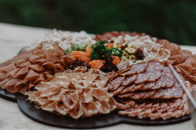 Charcuterie plate with arranged meats on a wooden table. Thun, Canton of Bern, Switzerland R_FFVO240821A-1520958-01