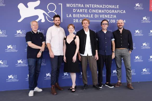 Guest, Philipp Trauer, Leonie Benesch, Tim Fehlbaum, Ben Chaplin and John Ira Palmer at the photocall for the feature film September 5 at the Biennale di Venezia 2024 81 Venice International Film Festival at the Palazzo del Casino Venice, 29 08 2024 Foto:xD.xBedrosianx xFuturexImagex september_4801