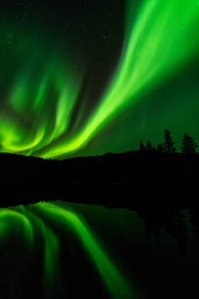 Northern Lights Aurora Borealis mirrors itself in a See, Rago National Park, Nordland, Norway, McPGUN McP Gun 2025 000175 McPGUN