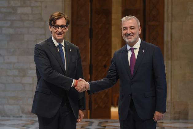 First institutional meeting between Illa and Collboni in Barcelona The president of the Generalitat, Salvador Illa, and the mayor of Barcelona, Jaume Collboni, during their first institutional meeting, at the Palau de la Generalitat, on September 4, 2024, in Barcelona, Catalunya Espana On August 23 they had a more informal meeting in which Collboni urged the head of the Catalan executive in the PSC to maintain the decree of the ERC Government in order to give legal coverage to the elimination of tourist apartments in the city of Barcelona 04 SEPTEMBER 2024 Barcelona Barcelona Barcelona Espana  Copyright: xAlbertoxParedesx 6191418