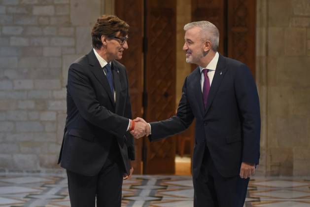 First institutional meeting between Illa and Collboni in Barcelona The president of the Generalitat, Salvador Illa, and the mayor of Barcelona, Jaume Collboni, during their first institutional meeting, at the Palau de la Generalitat, on September 4, 2024, in Barcelona, Catalunya Espana On August 23 they had a more informal meeting in which Collboni urged the head of the Catalan executive in the PSC to maintain the decree of the ERC Government in order to give legal coverage to the elimination of tourist apartments in the city of Barcelona 04 SEPTEMBER 2024 Barcelona Barcelona Barcelona Espana  Copyright: xAlbertoxParedesx 6191419