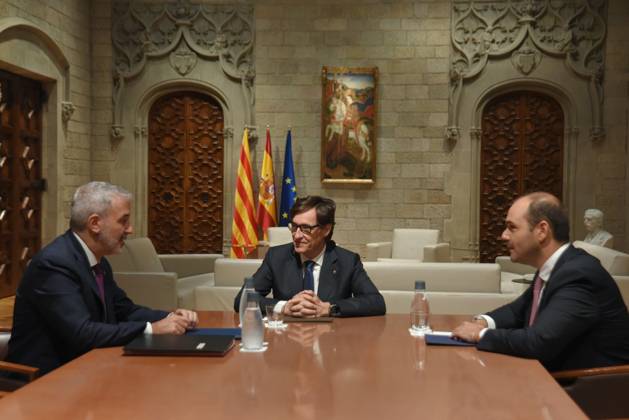 First institutional meeting between Illa and Collboni in Barcelona The president of the Generalitat, Salvador Illa, and the mayor of Barcelona, Jaume Collboni, during their first institutional meeting, at the Palau de la Generalitat, on September 4, 2024, in Barcelona, Catalunya Espana On August 23 they had a more informal meeting in which Collboni urged the head of the Catalan executive in the PSC to maintain the decree of the ERC Government in order to give legal coverage to the elimination of tourist apartments in the city of Barcelona 04 SEPTEMBER 2024 Barcelona Barcelona Barcelona Espana  Copyright: xAlbertoxParedesx 6191423