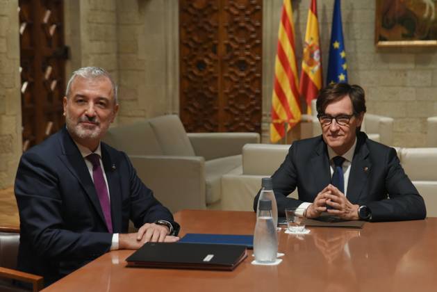 First institutional meeting between Illa and Collboni in Barcelona The president of the Generalitat, Salvador Illa, and the mayor of Barcelona, Jaume Collboni, during their first institutional meeting, at the Palau de la Generalitat, on September 4, 2024, in Barcelona, Catalunya Espana On August 23 they had a more informal meeting in which Collboni urged the head of the Catalan executive in the PSC to maintain the decree of the ERC Government in order to give legal coverage to the elimination of tourist apartments in the city of Barcelona 04 SEPTEMBER 2024 Barcelona Barcelona Barcelona Espana  Copyright: xAlbertoxParedesx 6191425