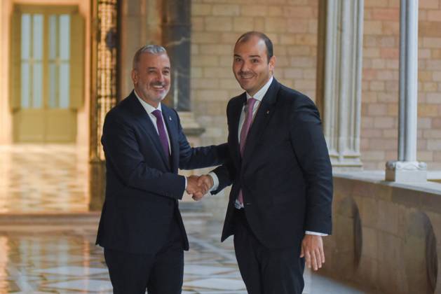 First institutional meeting between Illa and Collboni in Barcelona The Mayor of Barcelona, Jaume Collboni, and the Minister of the Presidency, Albert Dalmau, during their first institutional meeting, at the Palau de la Generalitat, on September 4, 2024, in Barcelona, Catalunya Espana On August 23 they had a more informal meeting in which Collboni urged the head of the Catalan executive in the PSC to maintain the decree of the ERC government in order to give legal cover to the elimination of tourist apartments in the city of Barcelona 04 SEPTEMBER 2024 Barcelona Barcelona Barcelona Espana  Copyright: xAlbertoxParedesx 6191654