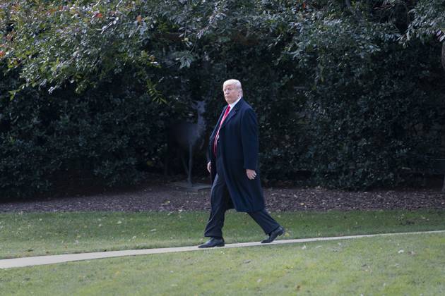 President Donald Trump departs The White House to attend a political event in Florida United States President Donald J. Trump departs The White House in Washington, DC, to attend a political event in Florida, October 31, 2018. Photo Credit: Chris Kleponis CNP AdMedia Washington District of Columbia United States of America EDITORIAL USE ONLY Copyright: xx ChrisxKleponisx admphotostwo539142