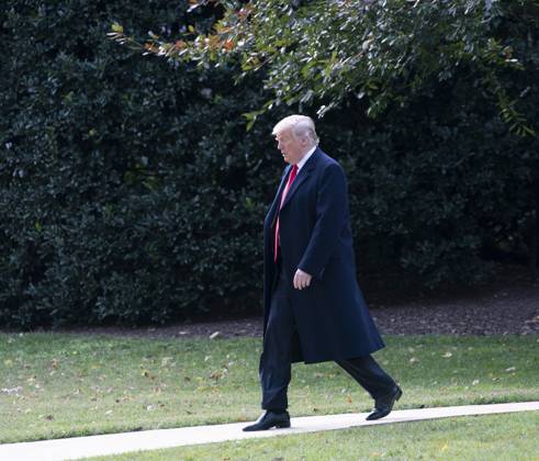 President Donald Trump departs The White House to attend a political event in Florida United States President Donald J. Trump departs The White House in Washington, DC, to attend a political event in Florida, October 31, 2018. Photo Credit: Chris Kleponis CNP AdMedia Washington District of Columbia United States of America EDITORIAL USE ONLY Copyright: xx ChrisxKleponisx admphotostwo539152