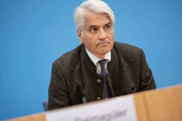 Federal Press Conference in Berlin Presentation 5 Joint Report Discrimination in Germany Mehmet Daimagüler, Federal Commissioner against Antigypsyism and for the Life of Sinti and Roma in Germany Federal Press Conference in Berlin Presentation 5 Joint Re