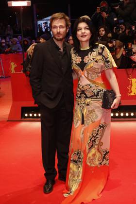 Andreas Pietschmann and Jasmin Tabatabai attend the world premiere of Isle of Dogs on opening night of the 68th International Berlin Film Festival, Berlinale, at Berlinale Palast in Berlin, Germany, on 15 February 2018. Photo: Hubert Boesl Copyright: xHubertxBoesl FAMOUSx ac7sa719