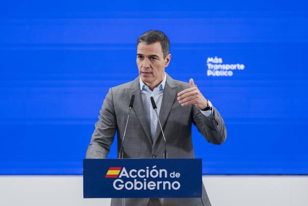 Spanish Prime Minister Pedro Sánchez in Madrid, Spain - 12 Sep 2024 Spanish Prime Minister, Pedro Sanchez presented the new campaign titled Public transport, do you get it? aimed at promoting the use of public transport. The event was also attended by the Minister of Transport and Sustainable Mobility, Oscar Puente. This initiative is part of the government s efforts to encourage more sustainable mobility, reducing the use of private vehicles, thereby lowering emissions and easing traffic congestion in major cities. Madrid Spain Copyright: xGuillermoxGutierrezxCarrascalx xSOPAxImagesx 2024_09_12_PS_Transporte_09