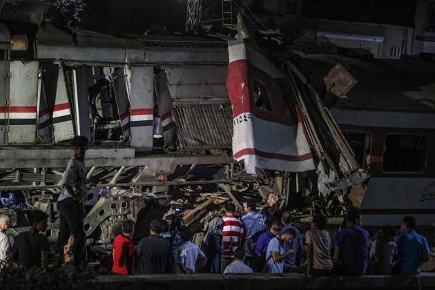 Bilder des Jahres 2024, News 09 September News Themen der Woche KW37 News Bilder des Tages (240915) -- SHARQIYA, Sept. 15, 2024 -- People gather at the scene of a two-train collision accident in Sharqiya Province, Egypt, Sept. 14, 2024. At least three people were killed and 49 others injured on Saturday in a two-train collision in Sharqiya Province north of the Egyptian capital Cairo, according to Egypt s Ministry of Health. ) (SpotNews)EGYPT-SHARQIYA-TRAIN COLLISION AhmedxGomaa