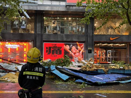 Bilder des Jahres 2024, News 09 September News Themen der Woche KW38 News Bilder des Tages China Shanghai Typhoon Bebinca A fireman looks at the sidewalk damaged by the typhoon in Shanghai, China Monday, Sept. 16, 2024. Typhoon Bebinca, the most powerful typhoon to hit the metropolis in 75 years, has landed in Shanghai Monday morning. The big character in the advert reads Hurted ., Credit:FEATURECHINA Avalon CHINA, SHANGHAI Copyright: xFEATURECHINAx xAvalonx 0908104323