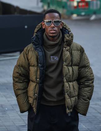 September 16, 2024, London, United Kingdom: Micheal Ward seen arriving for the Burberry LFW Show at the National Theatre in London. London United Kingdom - ZUMAs197 20240916_aaa_s197_263 Copyright: xBrettxCovex