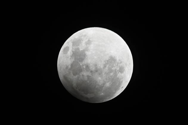 CAXIAS DO SUL, RS - 17.09.2024: ECLIPSE LUNAR CAXIAS DO SUL - Image of the full moon with eclipse, seen in Caxias do Sul, RS, this Tuesday (17). x2615765x AntônioxMachado