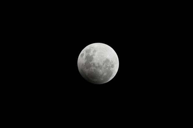 CAXIAS DO SUL, RS - 17.09.2024: ECLIPSE LUNAR CAXIAS DO SUL - Image of the full moon with eclipse, seen in Caxias do Sul, RS, this Tuesday (17). x2615767x AntônioxMachado