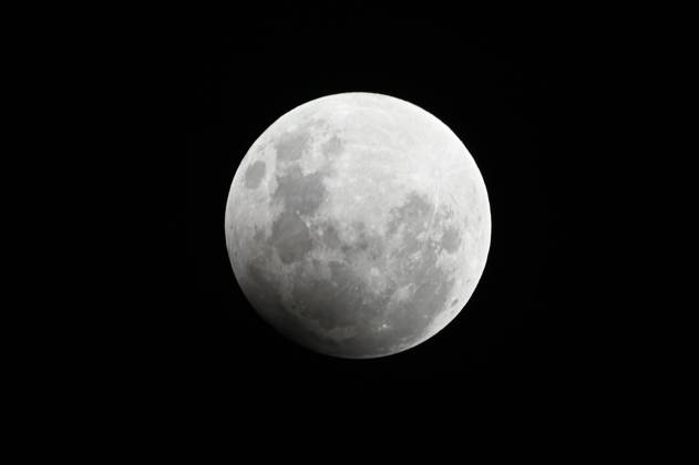 CAXIAS DO SUL, RS - 17.09.2024: ECLIPSE LUNAR CAXIAS DO SUL - Image of the full moon with eclipse, seen in Caxias do Sul, RS, this Tuesday (17). x2615768x AntônioxMachado